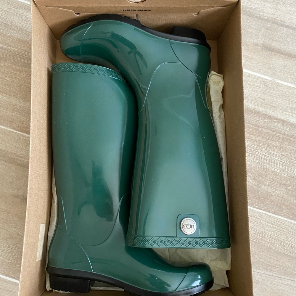UGG SHAYE RAIN BOOTS